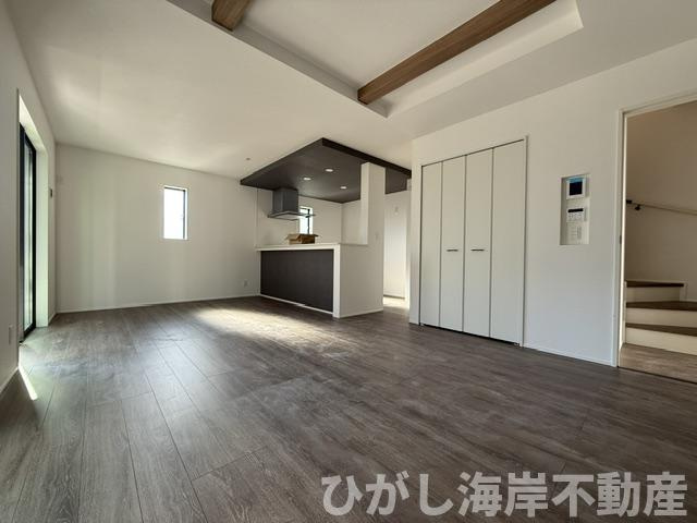 平塚市御殿3丁目　新築戸建　全３棟の居間・リビング|18帖　LDK
