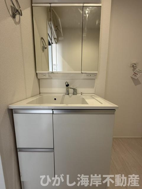 平塚市御殿3丁目　新築戸建　全３棟の独立洗面台|三面鏡化粧台