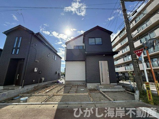 平塚市御殿3丁目　新築戸建　全３棟の外観|10月1日撮影　外構工事中　現地外観