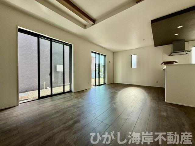 平塚市御殿3丁目　新築戸建　全３棟の居間・リビング|18帖　LDK