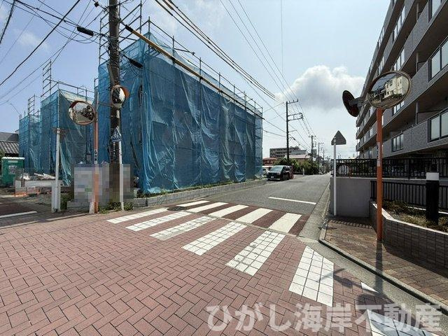 平塚市御殿3丁目　新築戸建　全３棟の前面道路含む現地写真|7月24日撮影　建築中　現地外観