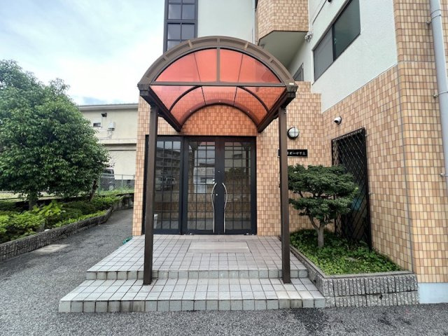 グロリオーサ甲東のエントランス