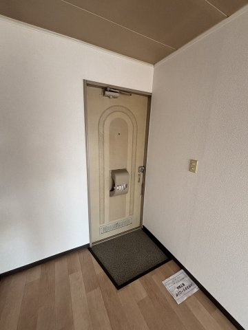 クローバーハイツの玄関