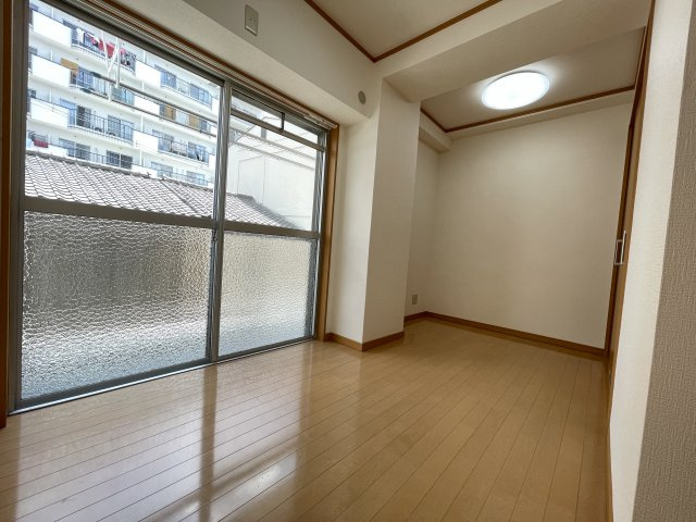 サンライフ小阪の居間・リビング|ゆったりとした居間です