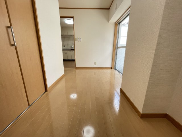 サンライフ小阪の居間・リビング|ゆったりとした居間です