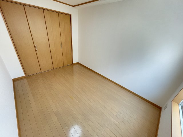 サンライフ小阪の内装|ゆったり過ごせる居間です