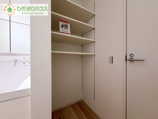 【脱衣所】 | 牛久市中央5期　新築戸建 | 洗面所のリネン庫はタオルや肌着類などの収納に便利です！！