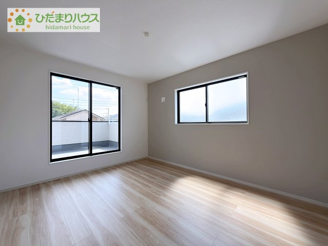 【寝室】 | 牛久市中央5期　新築戸建 | 広めの主寝室は、ベッドの他にもパソコンデスクやドレッサーなども置けちゃいます(*^-^*)