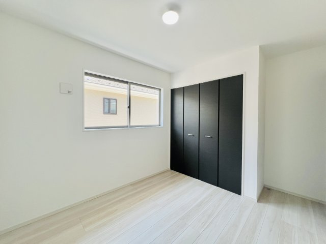 北群馬郡吉岡町の洋室|各居室収納スペース充実の洋室