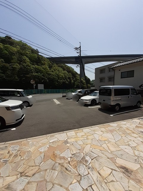 ラベンダ－の駐車場|駐車場