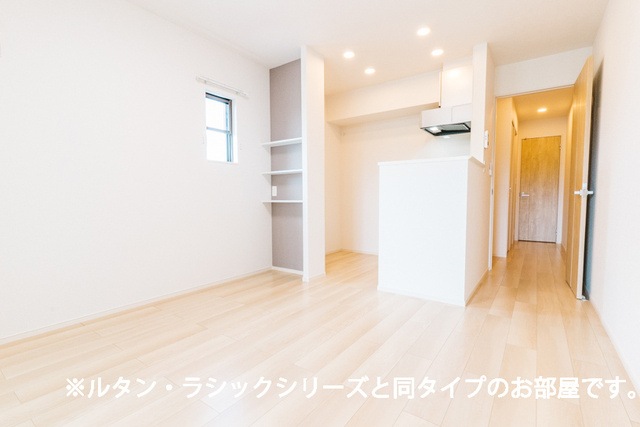 プラムガーデンＣの居間・リビング|その他