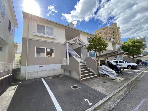 フローラル新庄 B棟の駐車場
