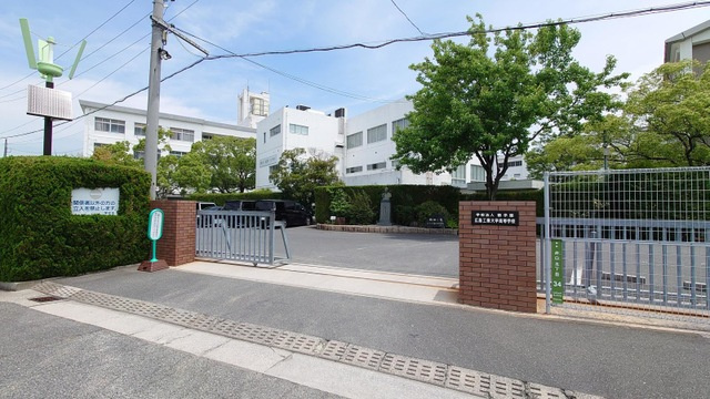 Shine Sakaeのロビー|広島工業大学高等学校 0.3km