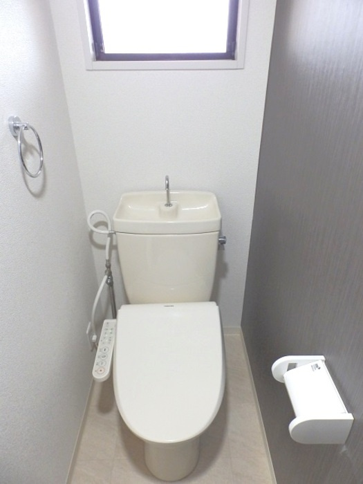 エントピア新谷 B棟のトイレ|温水洗浄暖房便座