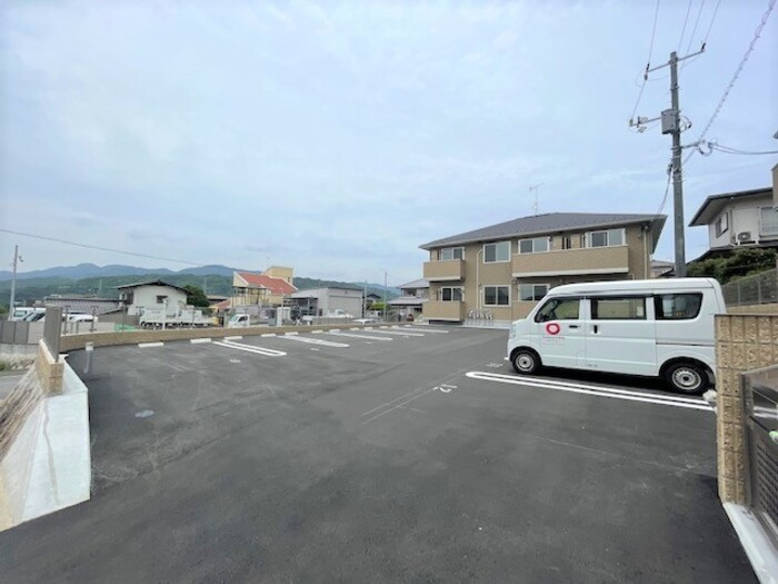 フローラル五月が丘 B棟の駐車場|駐車場