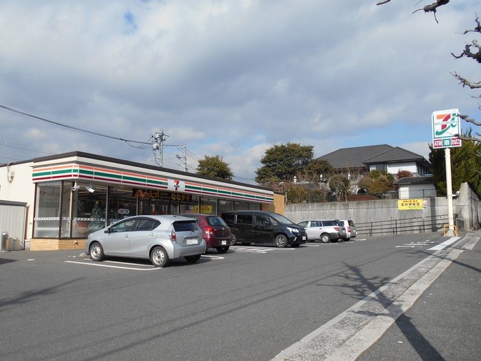 セトル B棟の駐車場|セブンイレブン