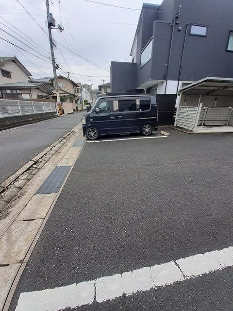 ティアラ　庚午中の駐車場|駐車場