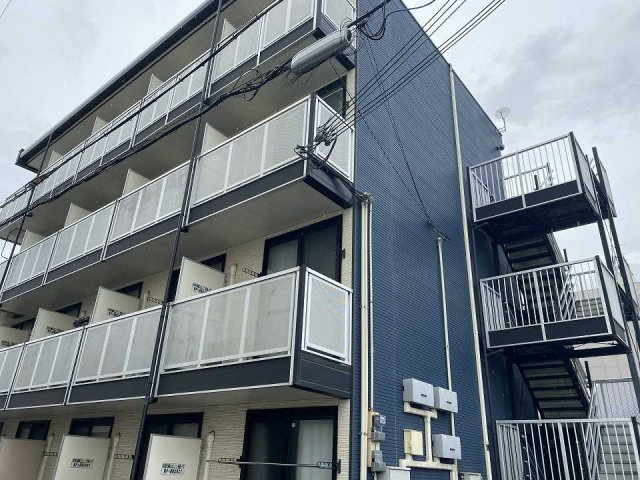 レオパレス真野の玄関