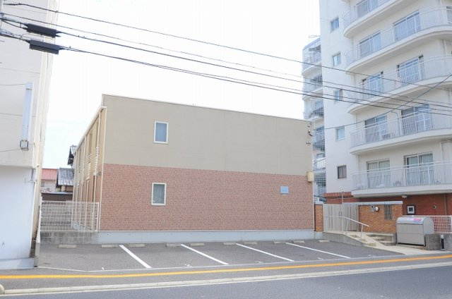 広島市佐伯区楽々園５丁目のアパートの駐車場|画像1