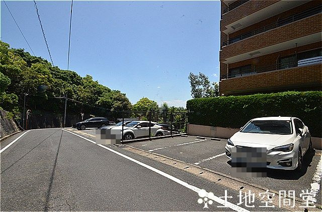 ライオンズマンション青山の駐車場|令和8年７月１０日撮影　近隣に確保してます。