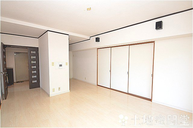 ライオンズマンション青山の居間・リビング|リフォームなしで入居できます。