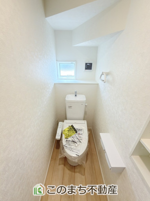 【トイレ】 | つくば市安食第2 | 同社施工物件写真。※建具やフローリング、その他仕様が異なる場合がございます。