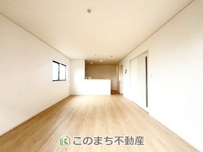 【居間・リビング】 | つくば市安食第2 | 同社施工物件写真。※建具やフローリング、その他仕様が異なる場合がございます。