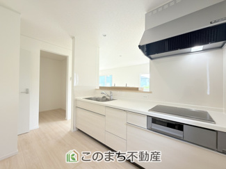 【キッチン】 | つくば市安食第2 | 同社施工物件写真。※建具やフローリング、その他仕様が異なる場合がございます。