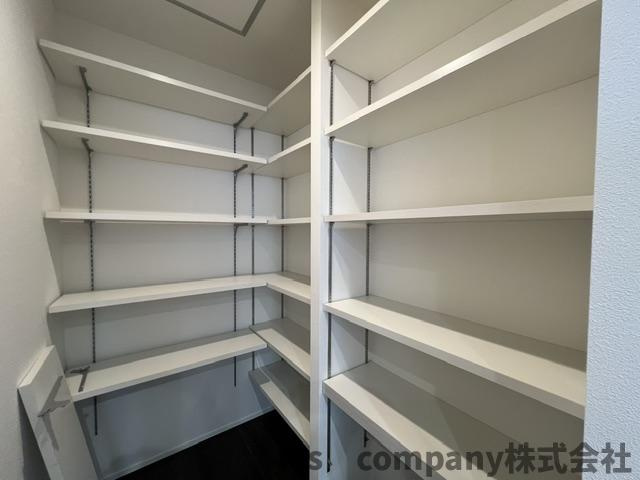 ◎茅ヶ崎市西久保　新築戸建　A棟の収納|キッチンに大容量な収納スペースが設けられております♪