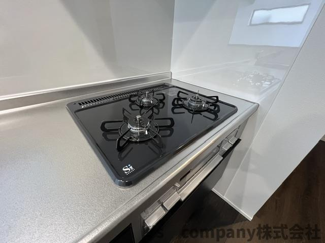 ◎茅ヶ崎市西久保　新築戸建　A棟のキッチン|同時進行ができる3口コンロ♪