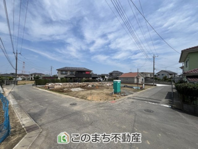 【前面道路含む現地写真】 | 常総市本石下第13　 | 前面道路が広いので日当たり良好、お車の入出庫もスムーズです♪