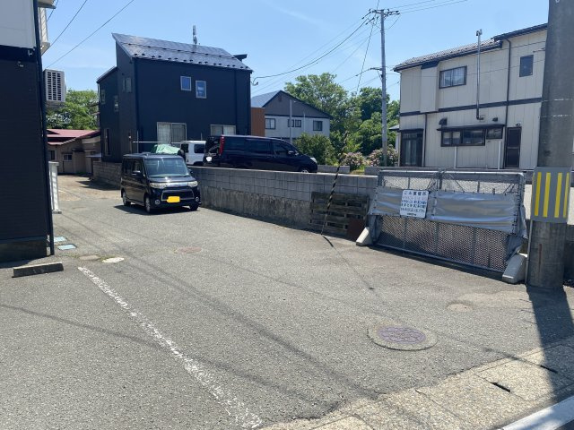 ハウスフロンティアの駐車場