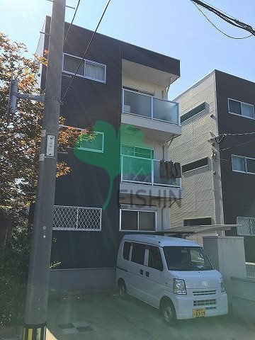 パラディーゾ空港前の外観