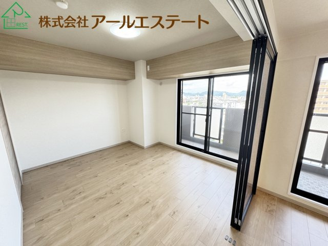 ロワイヤル北条口　　JR「姫路駅」徒歩14分の洋室