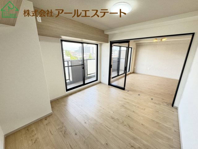 ロワイヤル北条口　　JR「姫路駅」徒歩14分の洋室