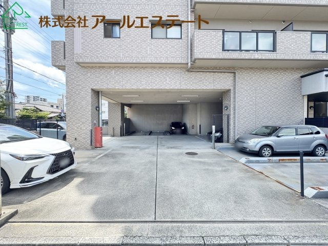 ロワイヤル北条口　　JR「姫路駅」徒歩14分の駐車場