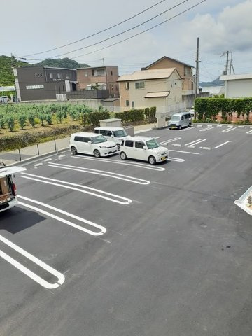 【駐車場】 | グロリアフェリチータⅡ | 駐車場があるので、車を買う予定の方も安心です