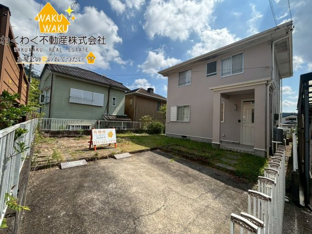 中古戸建の前面道路含む現地写真
