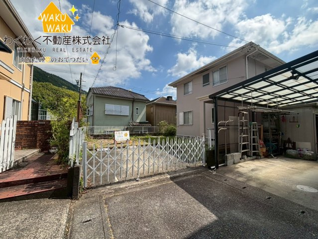 中古戸建の前面道路含む現地写真