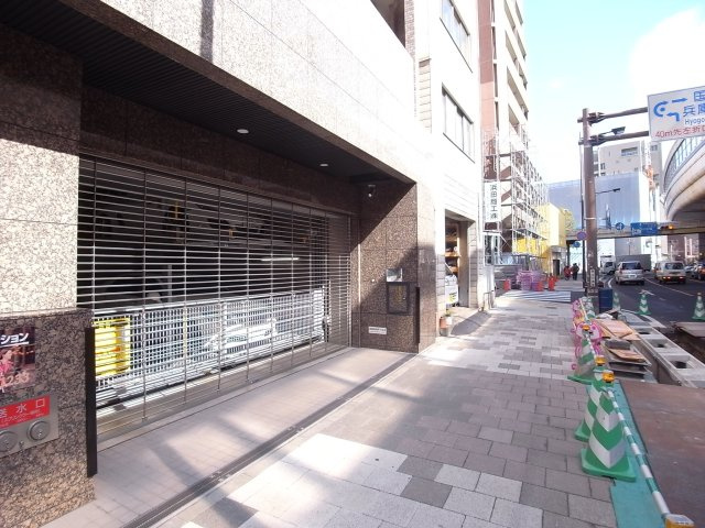 リーガル神戸海岸通りの駐車場