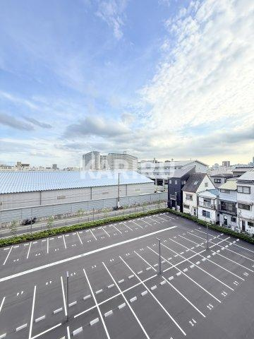 プレジオ城東の駐車場