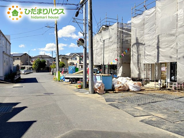 【前面道路含む現地写真】 | 水戸市見川3期　新築戸建　2号棟 | 繁華街のようなにぎやかさがないため、車の音や話し声が少なく、静かな生活を望む人に適している閑静な住宅地！