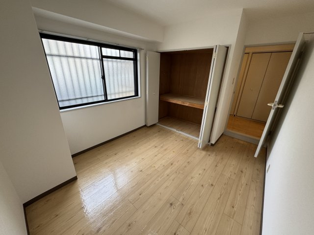 エクロール北久の洋室