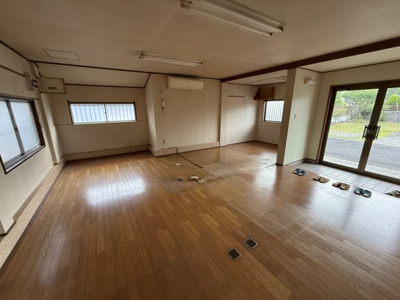 【居間・リビング】 | （仮称）園部町木崎町薮中貸事務所