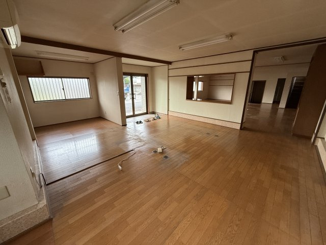 【居間・リビング】 | （仮称）園部町木崎町薮中貸事務所