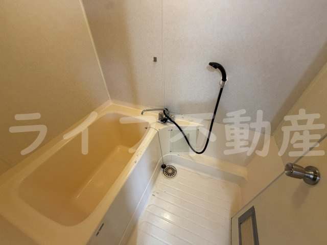 シャトー新町の浴室
