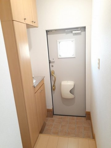 菊池郡菊陽町花立１丁目のアパートの玄関