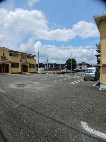 菊池郡菊陽町花立３丁目のアパートの駐車場
