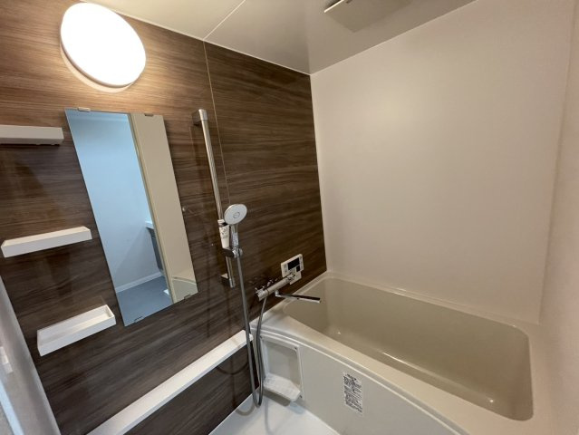 日商岩井芦屋マンションの浴室|ぴかぴかの浴室でリラックスタイムをお過ごしいただけます。