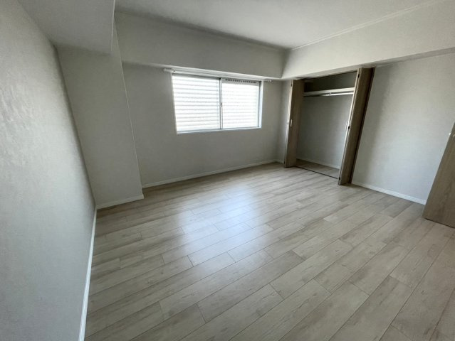 日商岩井芦屋マンションの洋室|約7.5帖洋室。南向きで明るい空間。